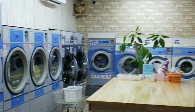 全自動洗濯乾燥機などを加わり、　店内・外観もリニューアル!!　　　　コインランドリーWindyClean 小岩